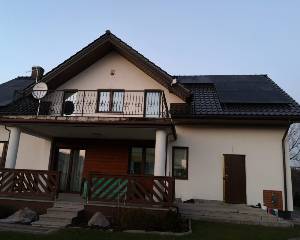 zdjęcie domu z instalacją fotowoltaiczną Solar STAG